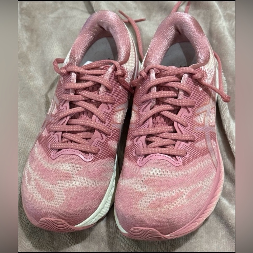 EUC ASICS “Gel Nimbus” rose gold/pink sneakers - 8.5